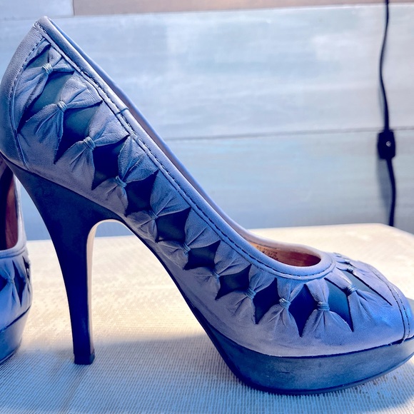 BCBGeneration 2 tone blue leather peep toe pump with platform - Picture 7 of 9